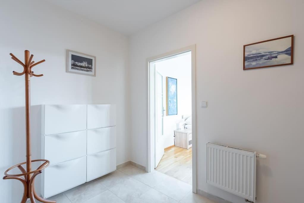 Sunny Safron Apartment Praga Esterno foto