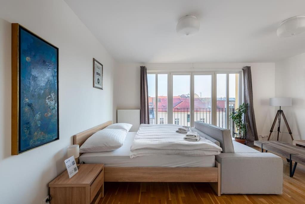 Sunny Safron Apartment Praga Esterno foto