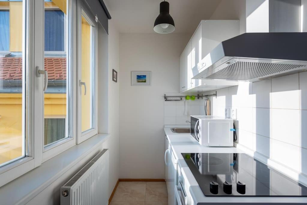 Sunny Safron Apartment Praga Esterno foto