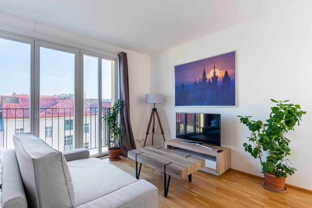 Sunny Safron Apartment Praga Esterno foto