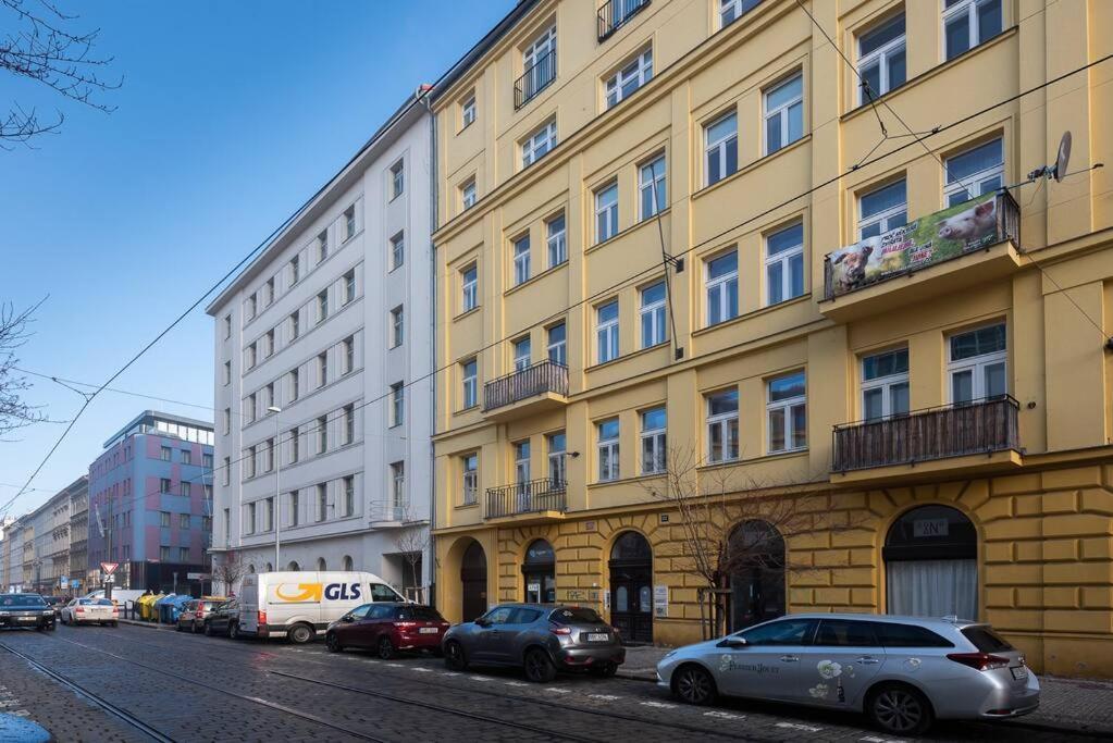 Sunny Safron Apartment Praga Esterno foto