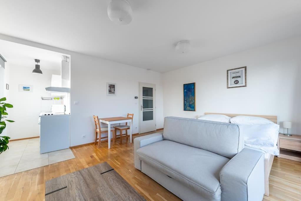 Sunny Safron Apartment Praga Esterno foto