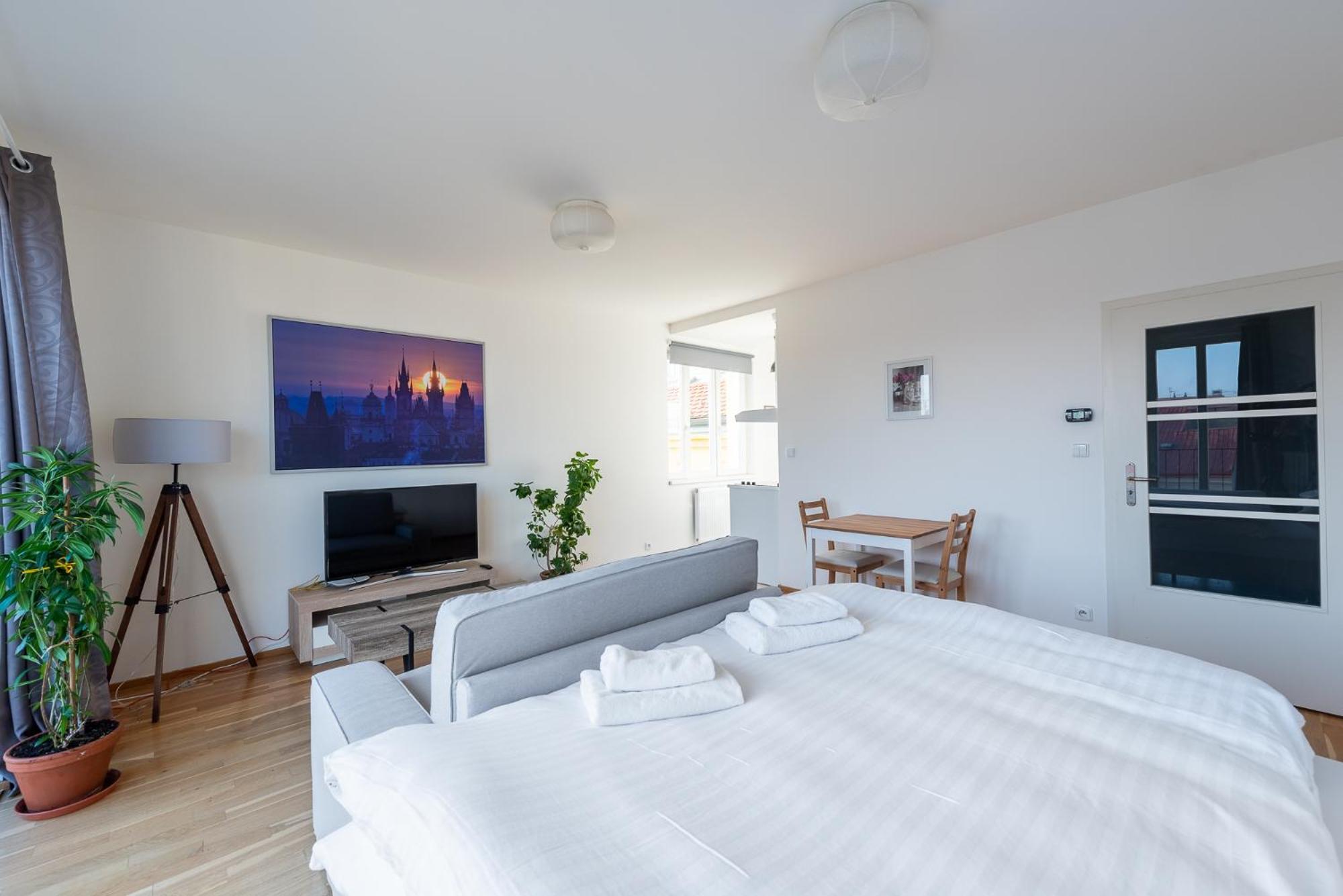 Sunny Safron Apartment Praga Esterno foto